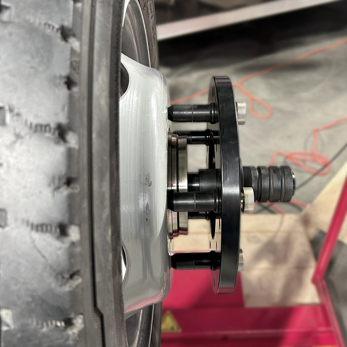 21-MCT-40 MCT Ultra HD system installed on a truck wheel