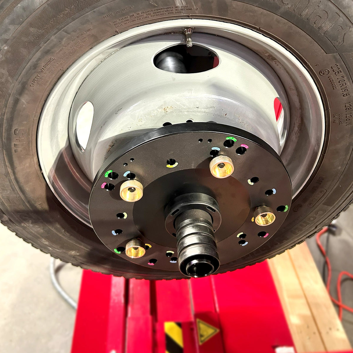 21-MCT-40 MCT Ultra HD lug-centric mounting detail